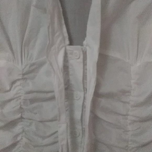 WHITE CHARLOTTE RUSSE FITTED/ROUCHED BLOUSE - Picture 9 of 9